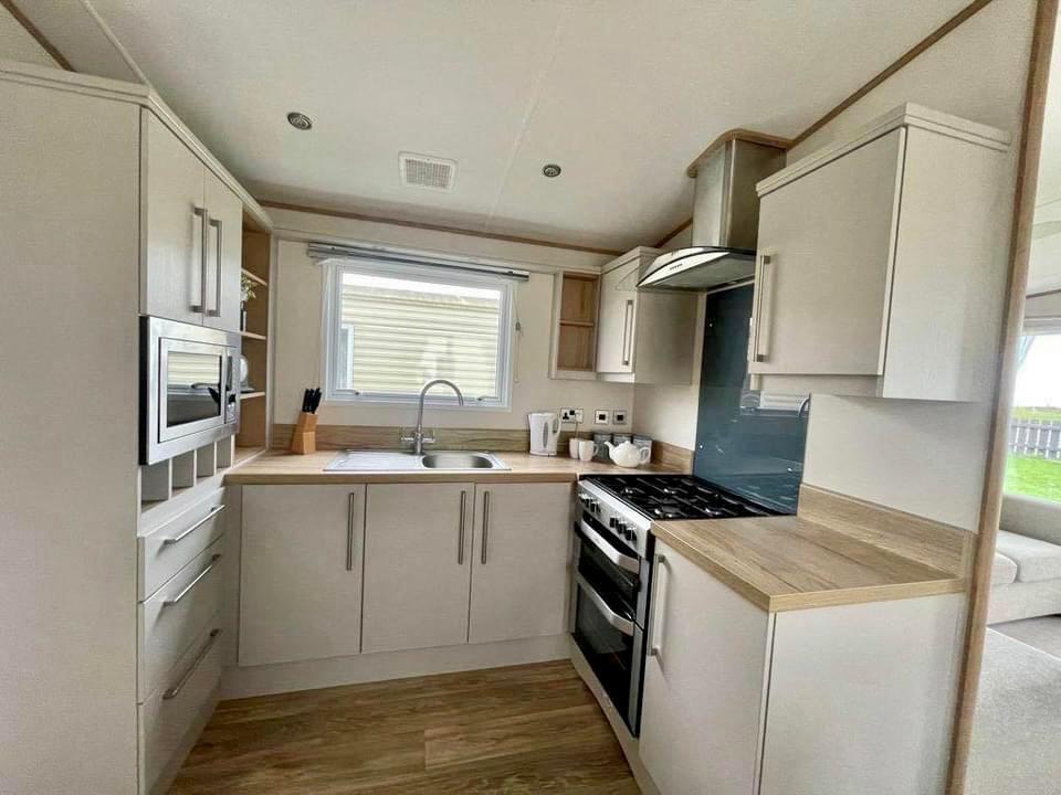 ABI Clarendon For Sale At Lyons Holiday Parks (2)