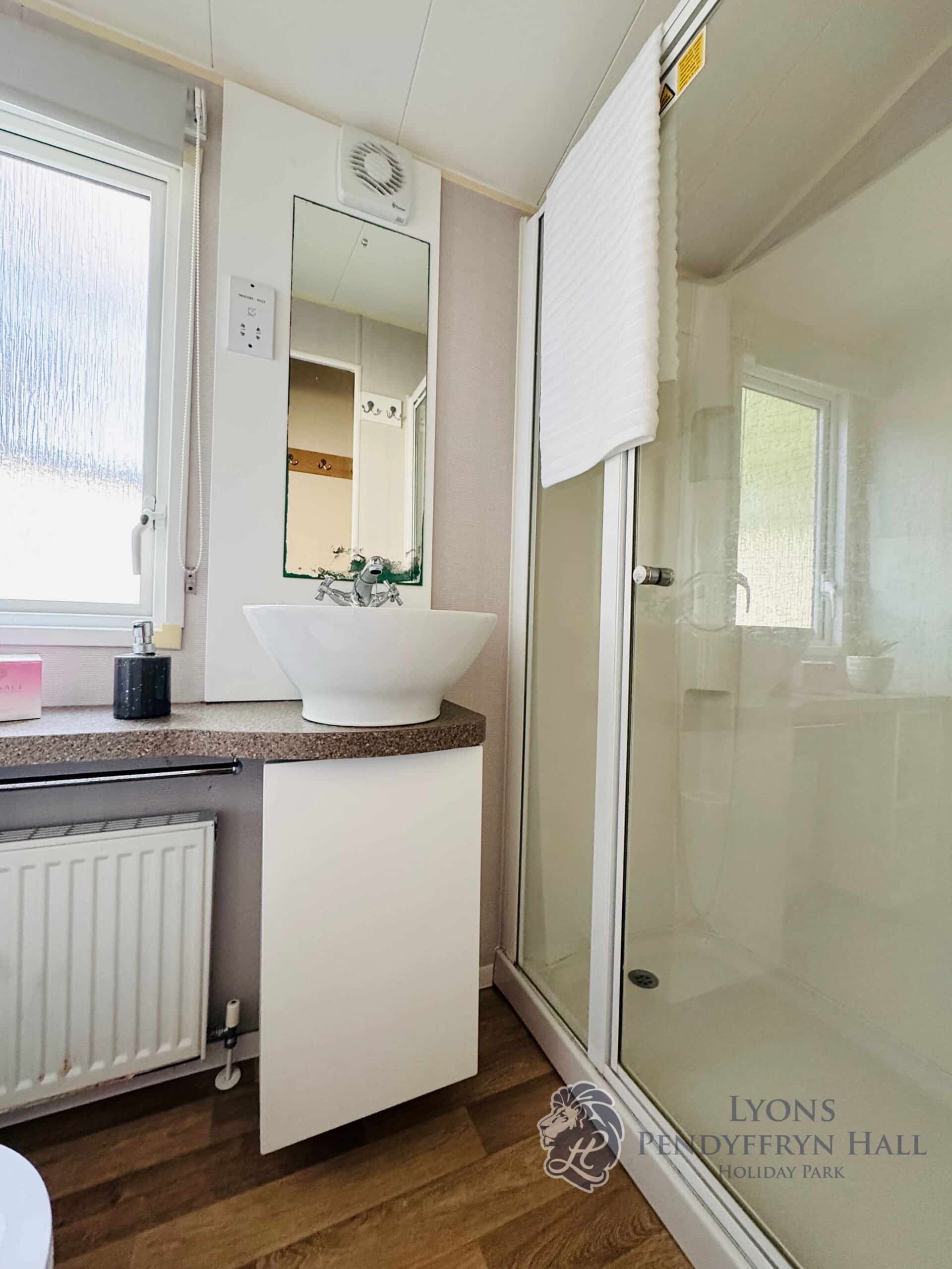 bathnroom shower