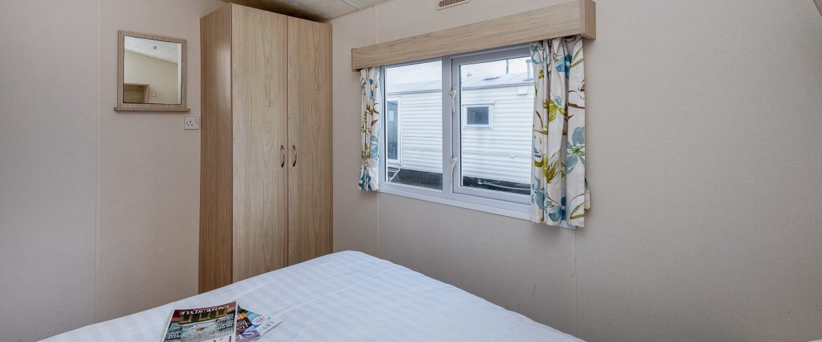 LYONS-ROBIN-HOOD-NO22-SILVER-BEDROOM-1B