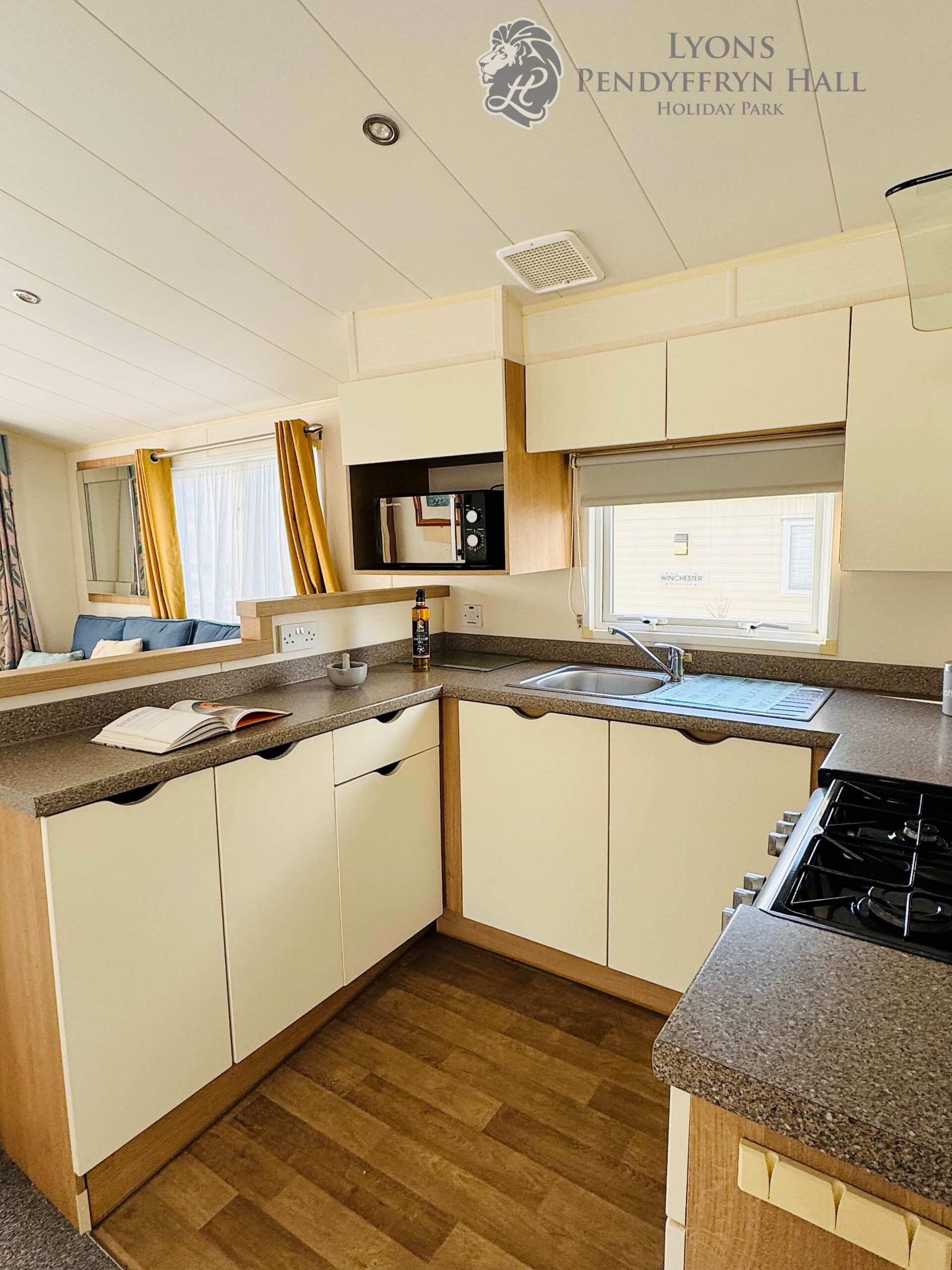 kitchen lounge