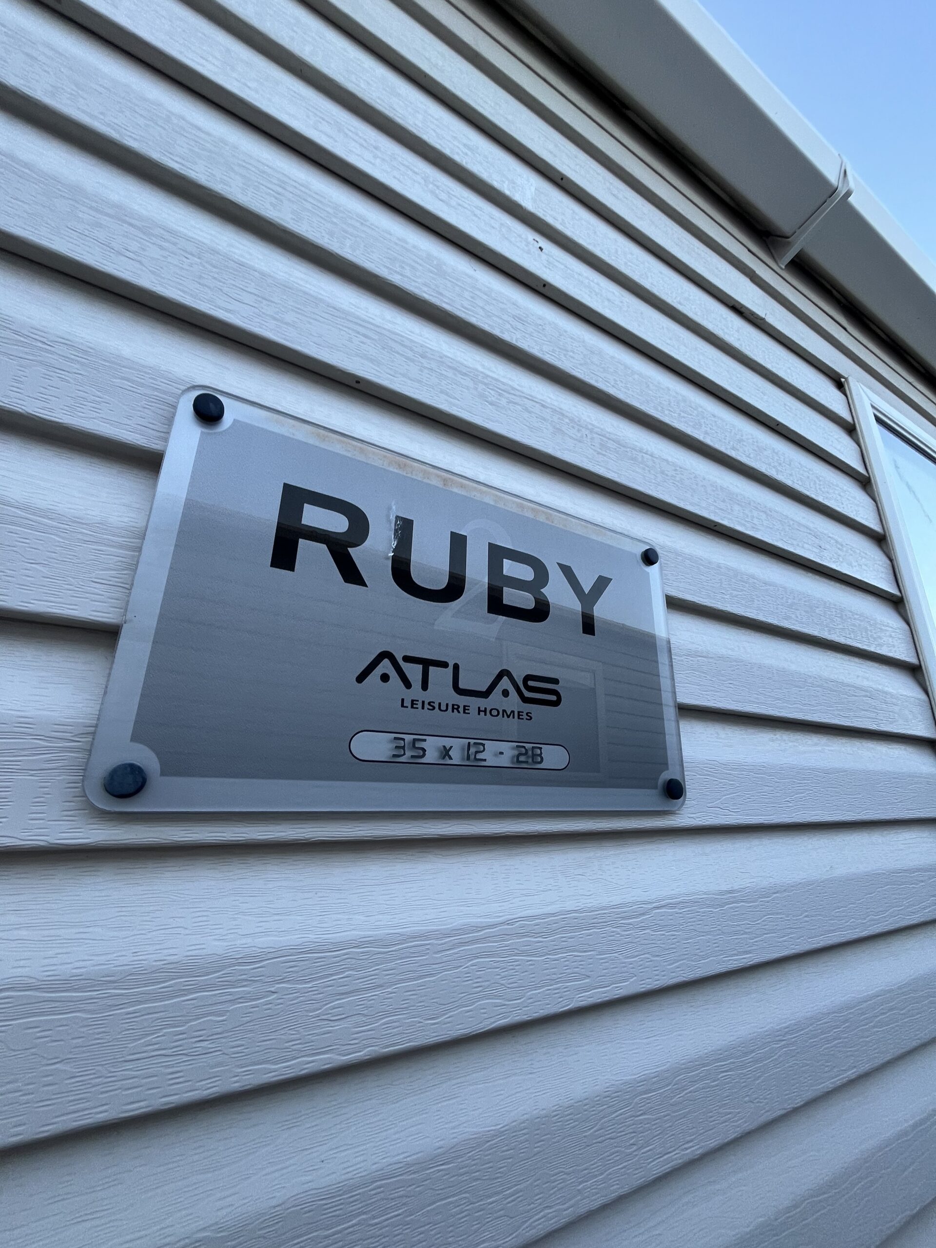 Exterior of 2014 Atlas Ruby