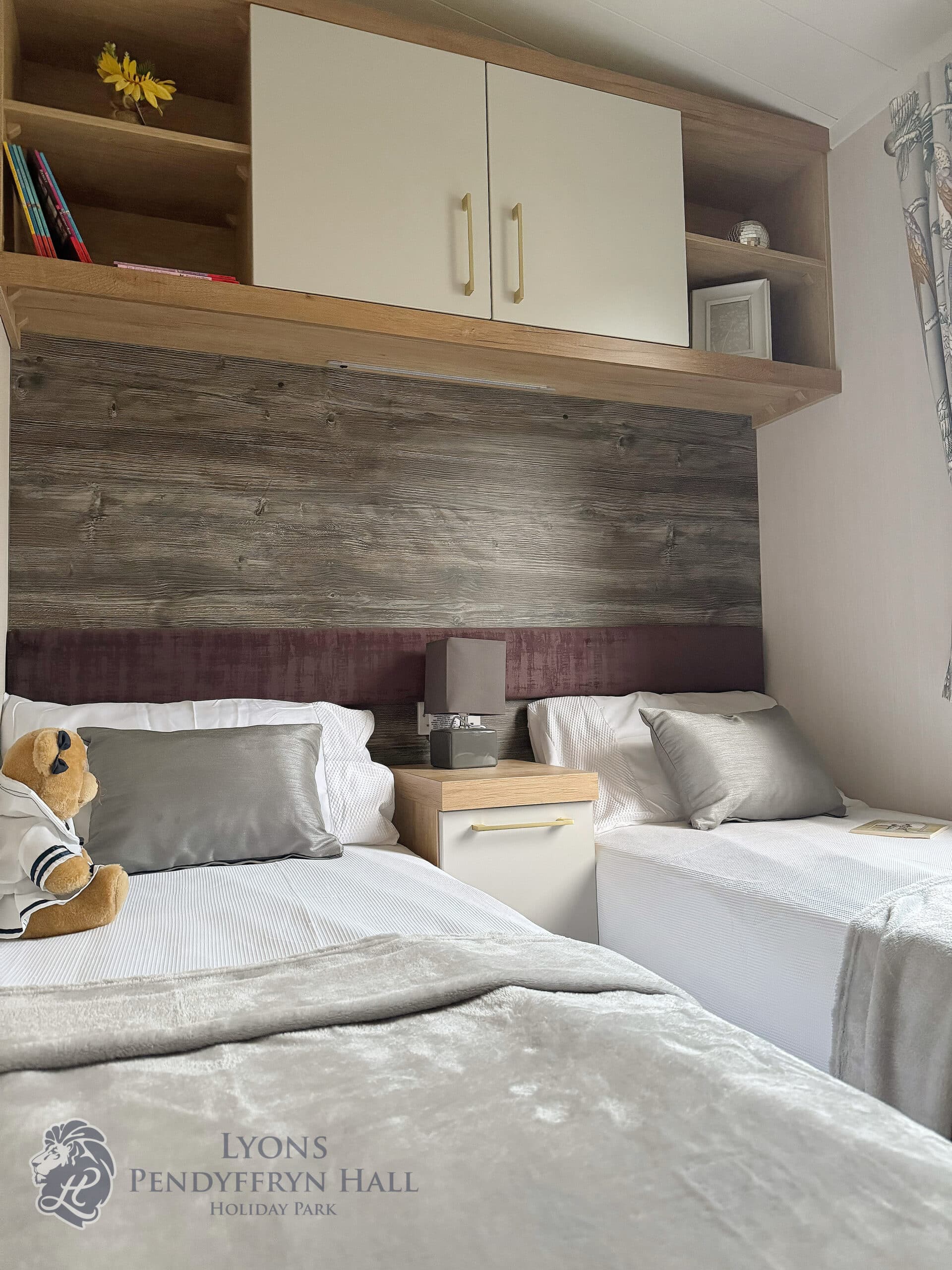 {"editType":"image_edit","data":{},"tiktok_developers_3p_anchor_params":"{"source_type":"vicut","client_key":"aw889s25wozf8s7e","picture_template_id":"","capability_name":"retouch_edit_tool"}","pictureId":"CBAA5343-94BB-4BBD-AF72-97DE10FF7F08","source_type":"vicut","exportType":"image_export"}